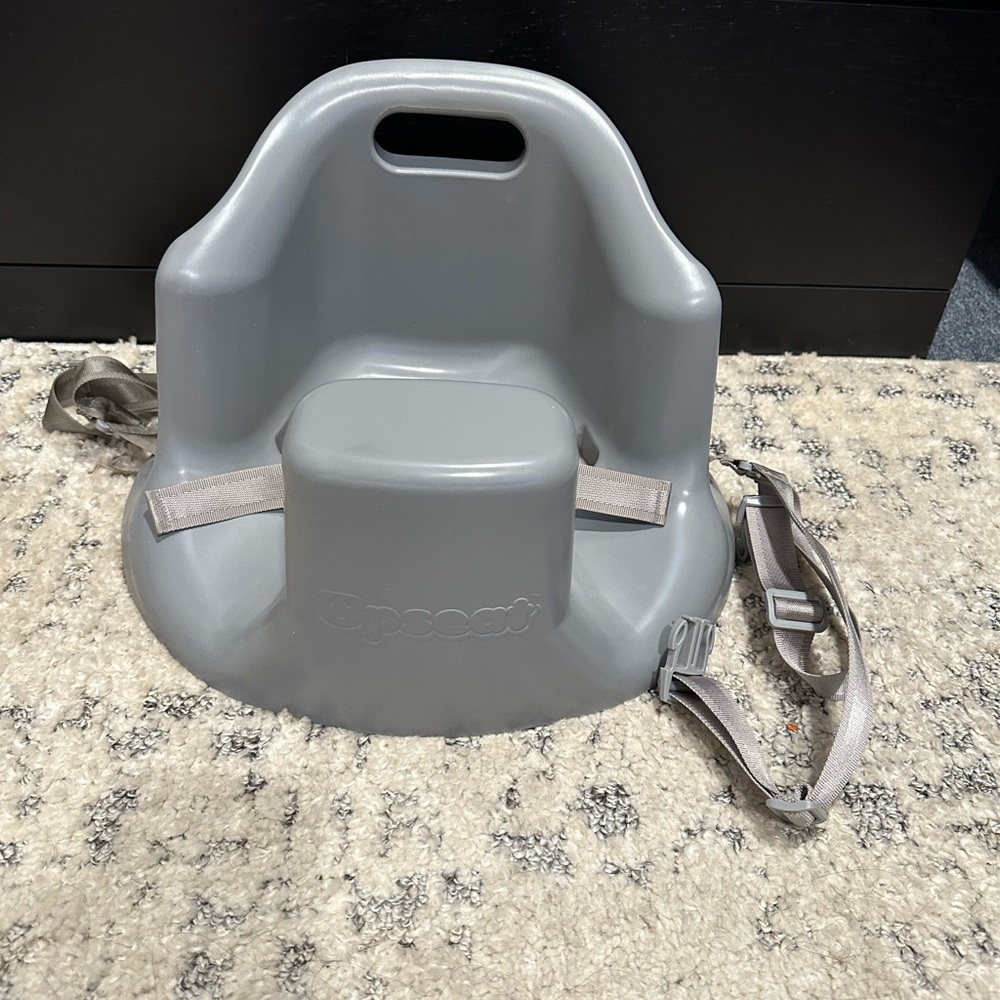 Upseat baby floor seat
